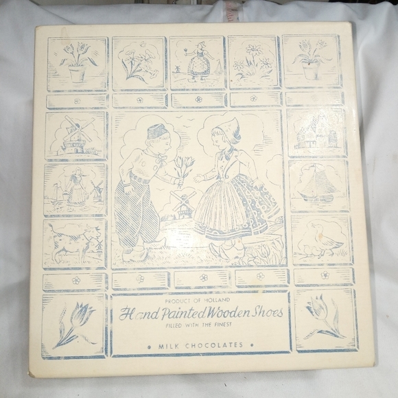 𝅺2 pairs of Vintage Hand Painted Holland Windmill Wooden Dutch Shoes. - Picture 9 of 10